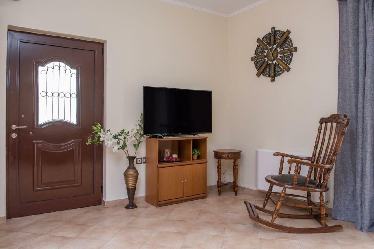 Élos Marika Traditional Home מראה חיצוני תמונה